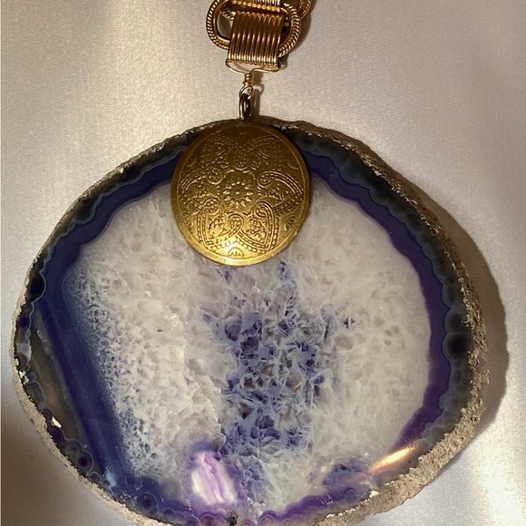 1990’s Amethyst Geode with Detailed Etching in 18k Gold Filled Necklace. - Picture 2 of 5